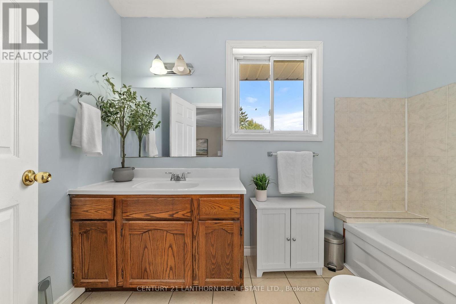 263 County Rd 29 Road, Prince Edward County, Ontario  K0K 1T0 - Photo 21 - X12675280