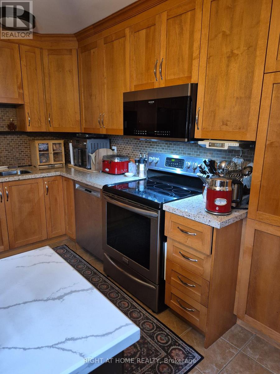 A - 25 Wellington Avenue E, Oshawa, Ontario  L1H 8P1 - Photo 3 - E12675896