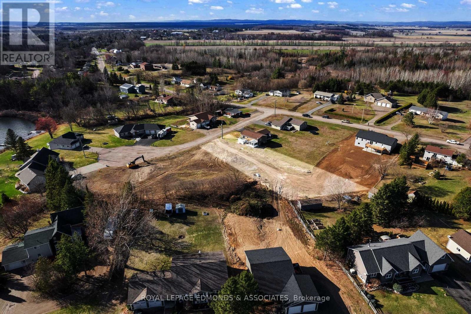 5 Mapleview Court, Whitewater Region, Ontario  K0J 1C0 - Photo 3 - X12675838