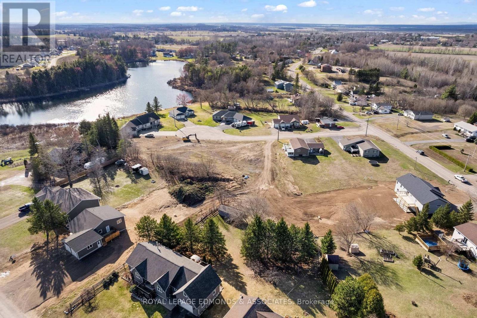 5 Mapleview Court, Whitewater Region, Ontario  K0J 1C0 - Photo 4 - X12675838