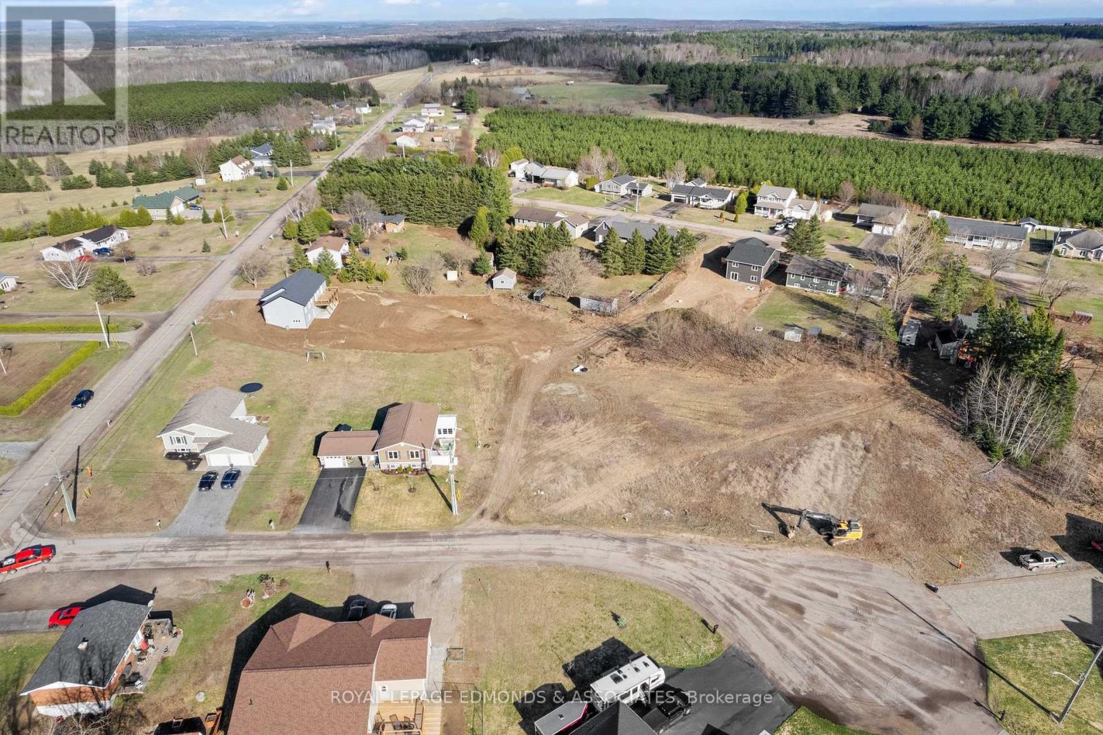 5 Mapleview Court, Whitewater Region, Ontario  K0J 1C0 - Photo 5 - X12675838