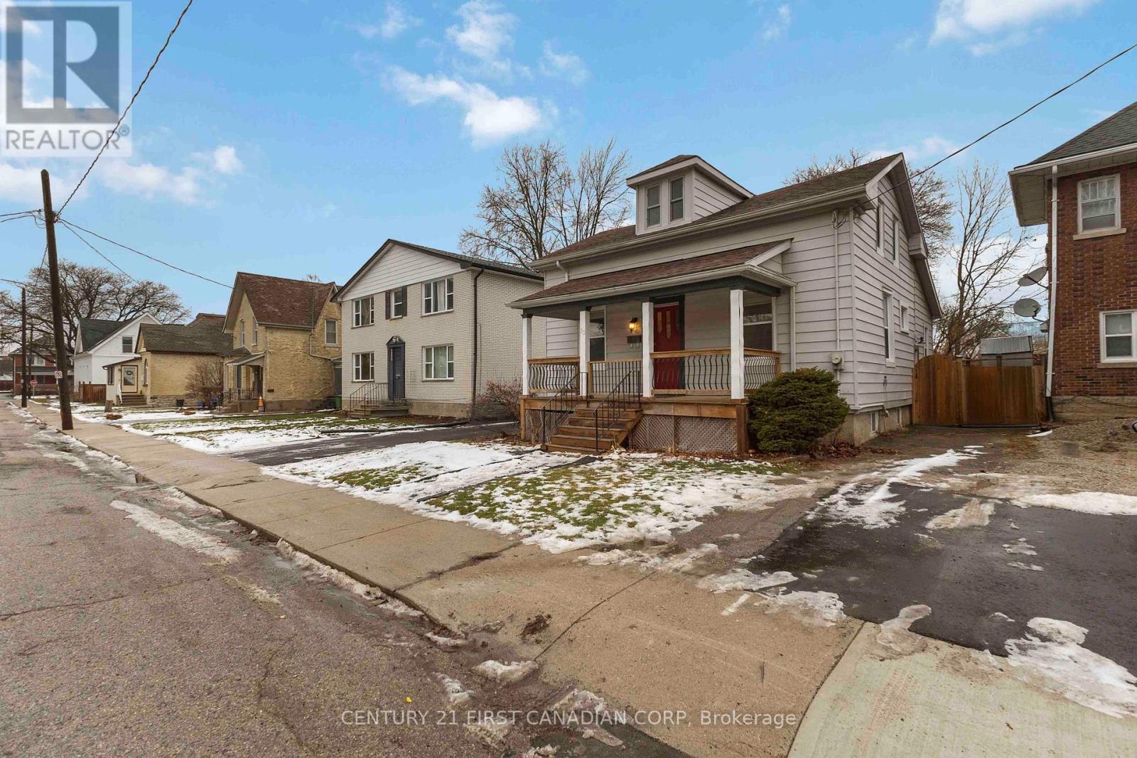 23 Mitchell Street, St. Thomas, Ontario  N5R 2T6 - Photo 2 - X12675952