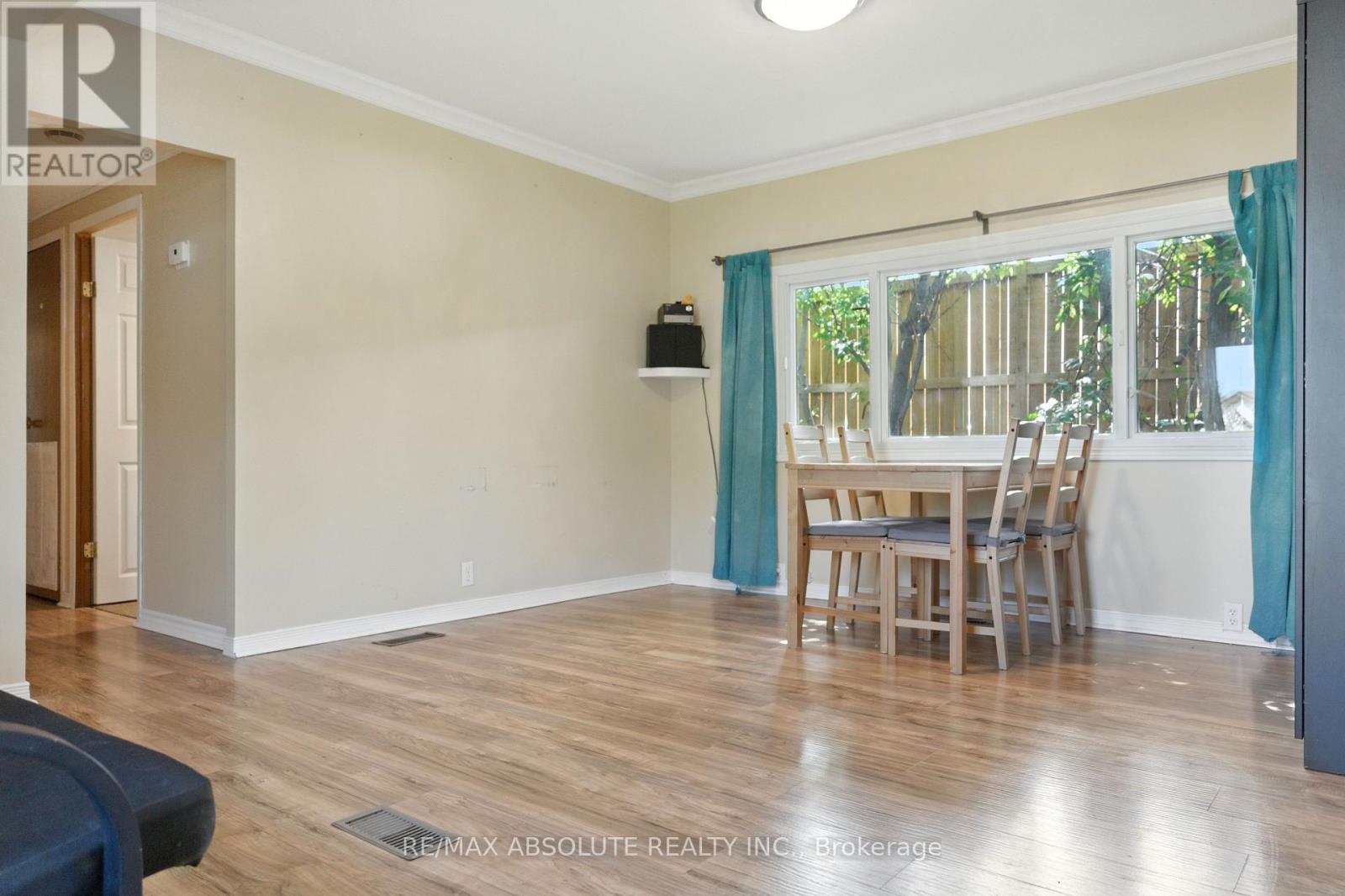 21 Bonner Street, Ottawa, Ontario  K2H 7S9 - Photo 4 - X12675912