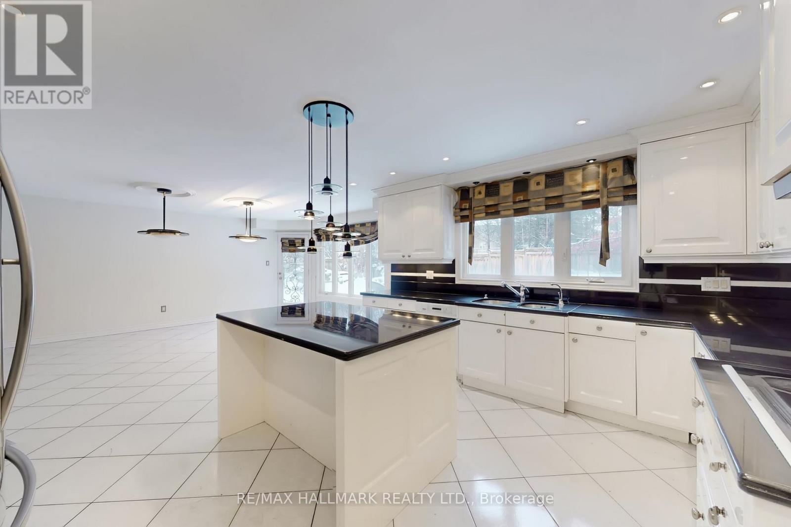 61 Glenayr Road, Richmond Hill, Ontario  L4B 2V8 - Photo 15 - N12674382