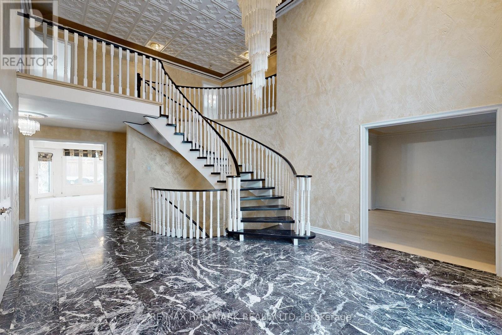 61 Glenayr Road, Richmond Hill, Ontario  L4B 2V8 - Photo 6 - N12674382