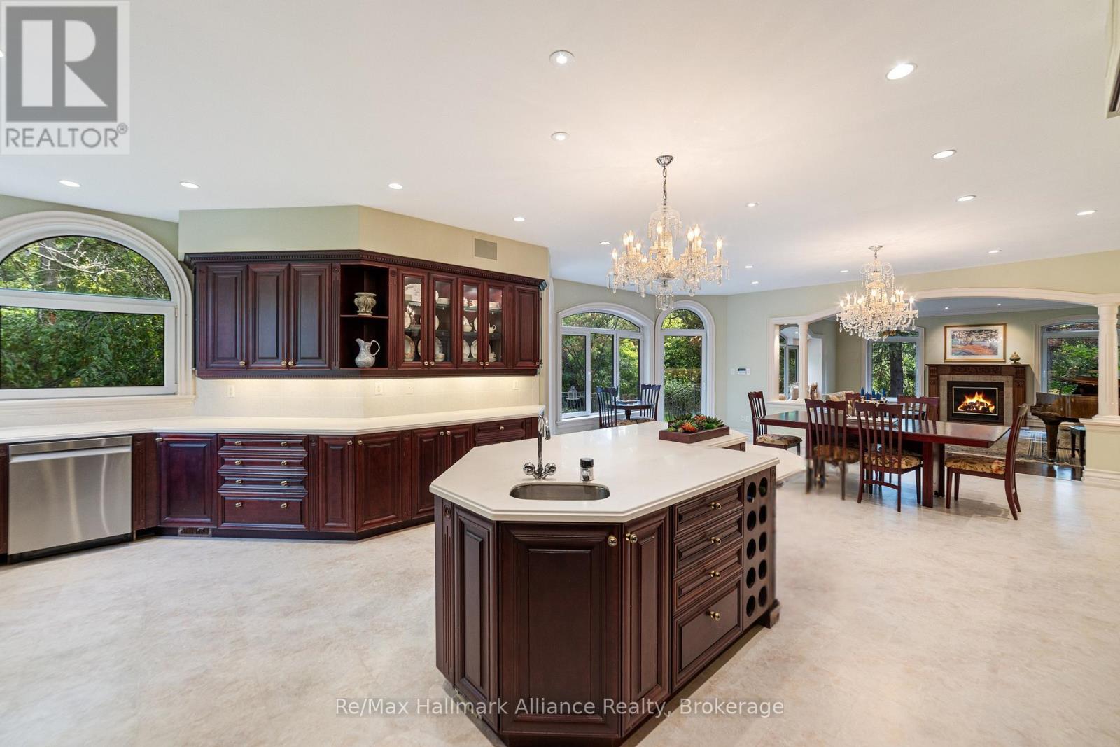 1024 Linbrook Road, Oakville, Ontario  L6J 2L1 - Photo 13 - W12429460