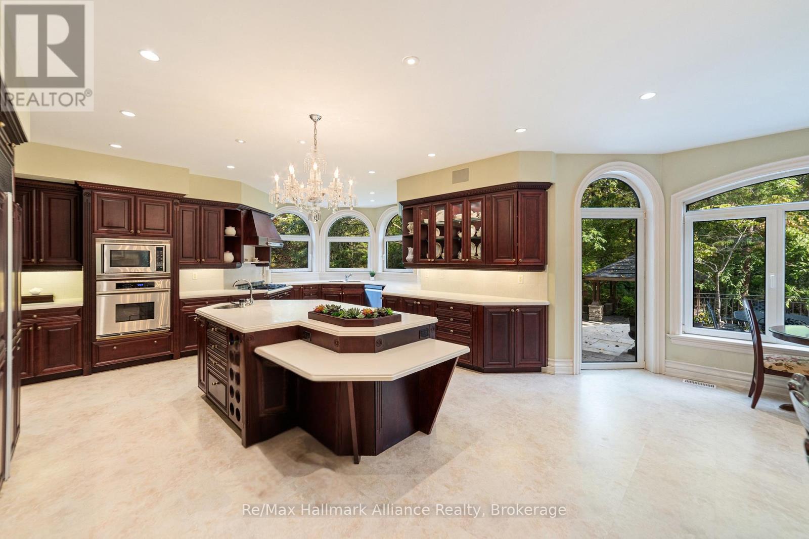 1024 Linbrook Road, Oakville, Ontario  L6J 2L1 - Photo 12 - W12429460