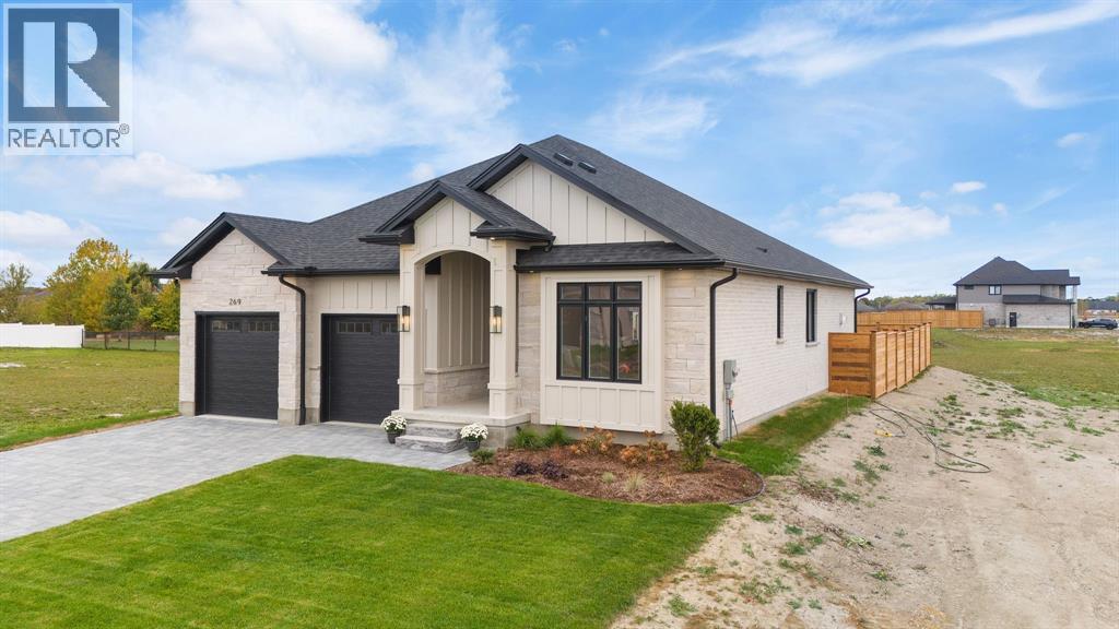 269 Basquiat Crescent, Sarnia, Ontario  N7S 0H1 - Photo 2 - 26000546