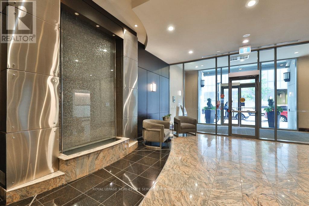 708 - 30 Grand Trunk Crescent, Toronto, Ontario  M5J 3A4 - Photo 4 - C12675840