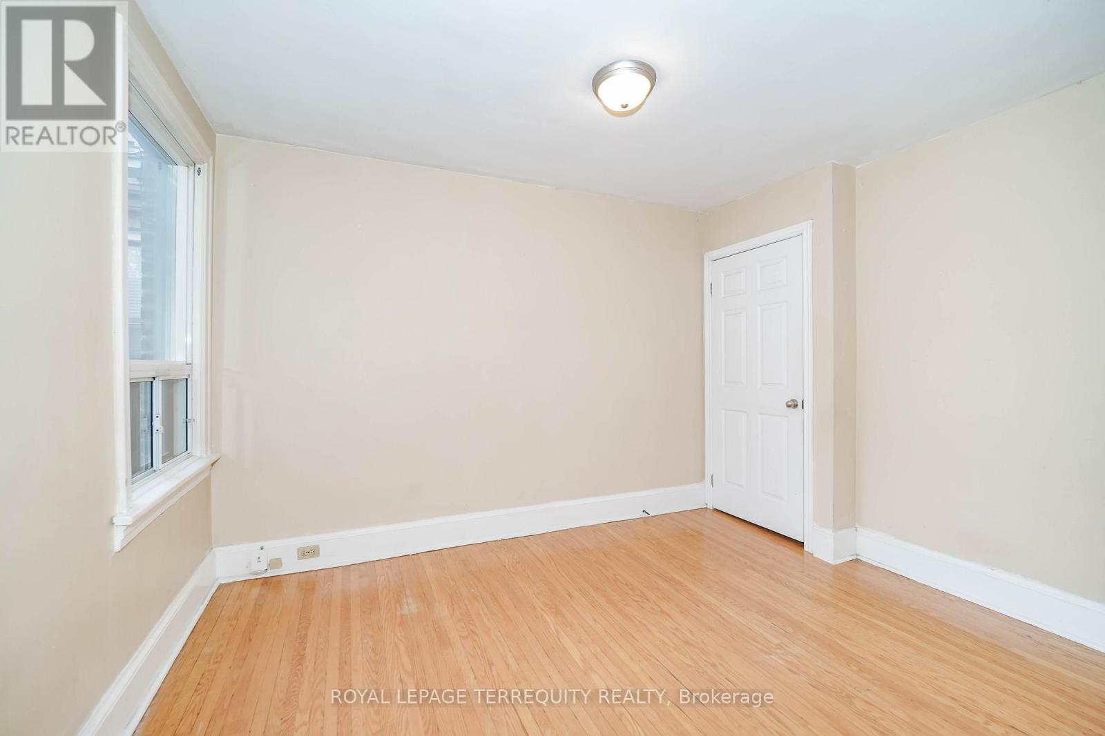 Upper - 243 Montrose Avenue, Toronto, Ontario  M6G 3G6 - Photo 14 - C12675846