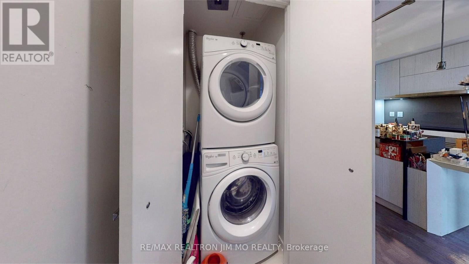 1712 - 1 Bloor Street E, Toronto, Ontario  M4W 1A9 - Photo 17 - C12675894