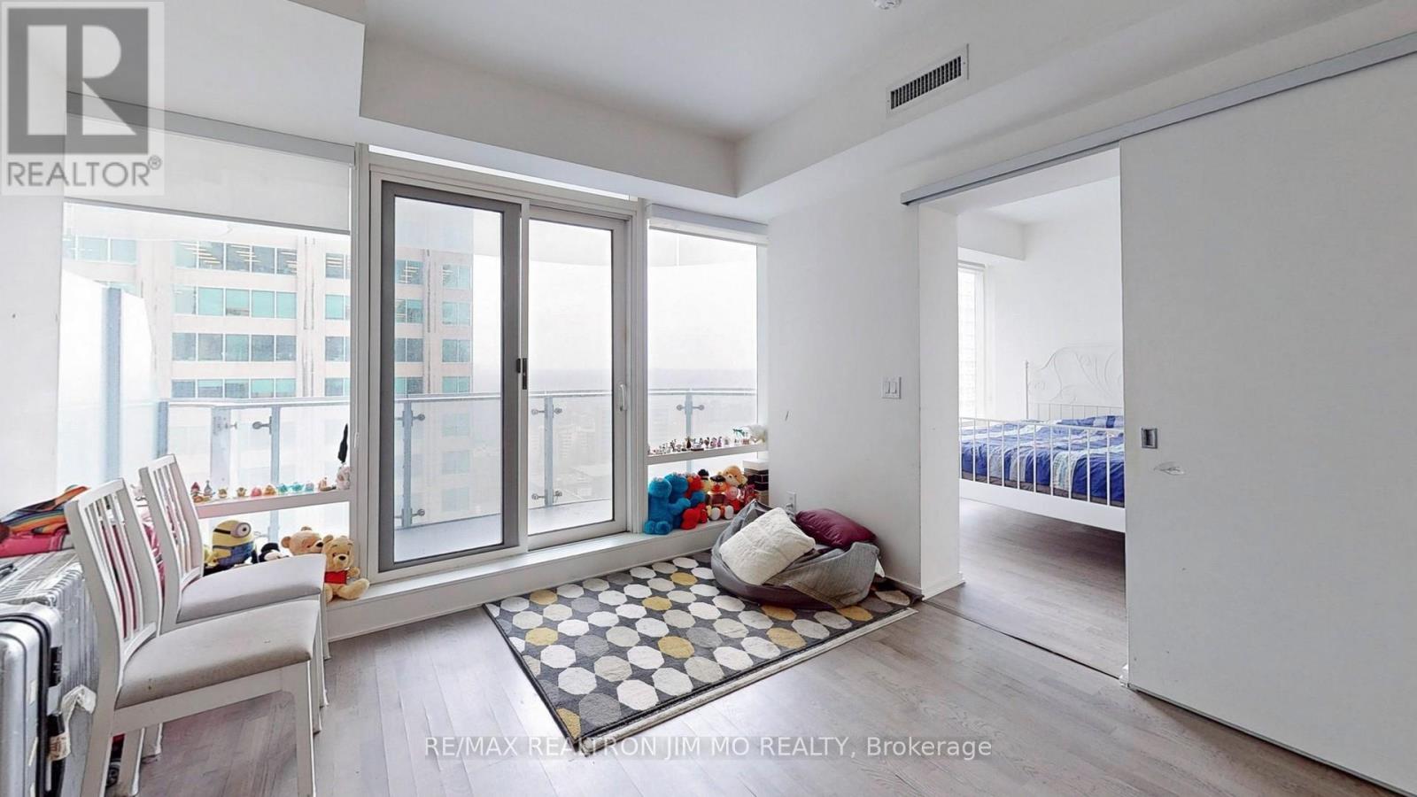 1712 - 1 Bloor Street E, Toronto, Ontario  M4W 1A9 - Photo 4 - C12675894