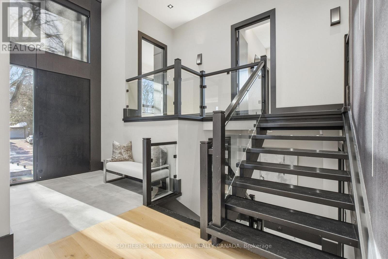 62 Edenvale Crescent, Toronto, Ontario  M9A 4A6 - Photo 9 - W12656418