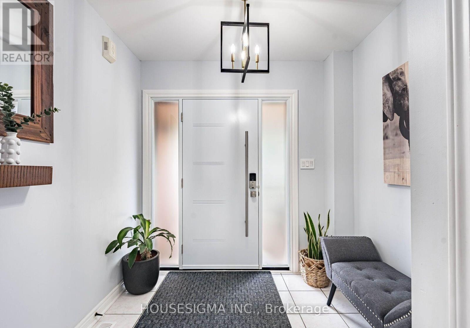 6929 Vicar Gate, Mississauga, Ontario  L5W 1G6 - Photo 3 - W12675080