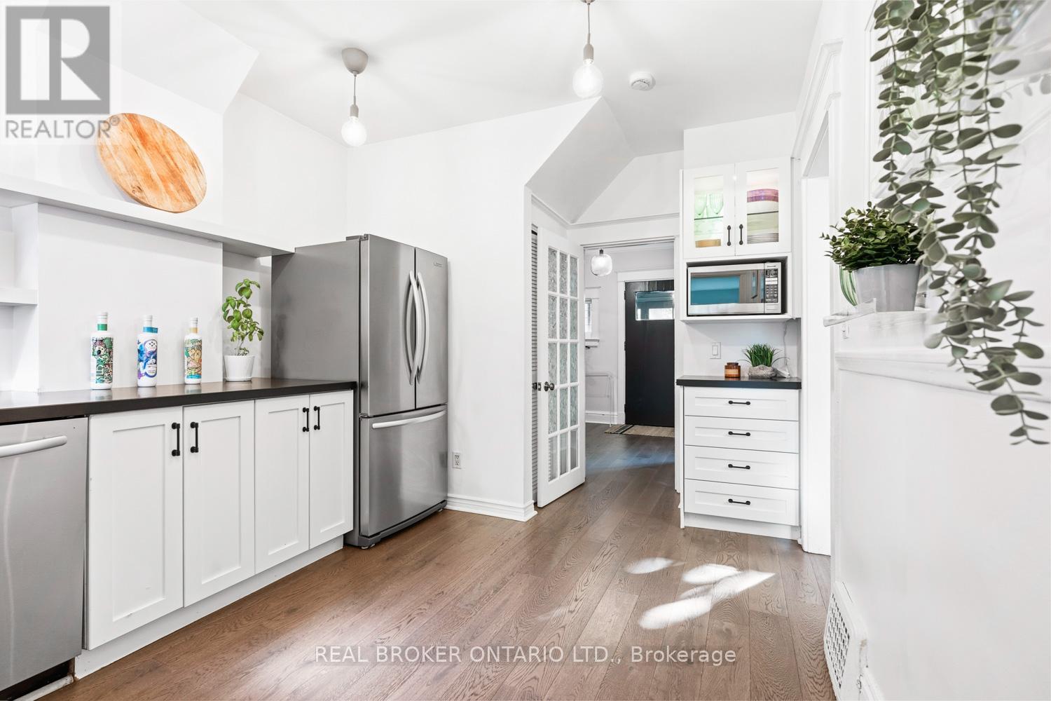 7 Juniper Avenue, Toronto, Ontario  M4L 1S1 - Photo 9 - E12675876