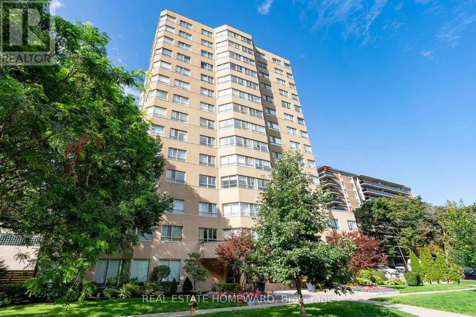 1002 - 4 Park Vista, Toronto, Ontario  M4B 3M8 - Photo 2 - E12675924