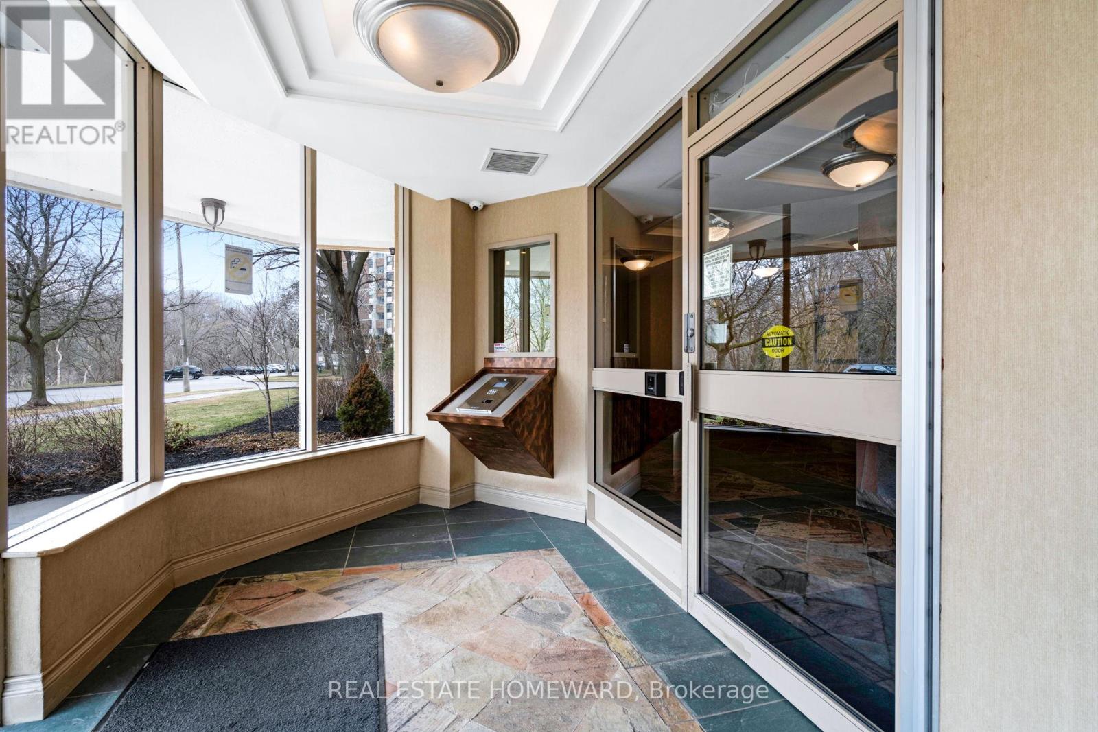 1002 - 4 Park Vista, Toronto, Ontario  M4B 3M8 - Photo 4 - E12675924