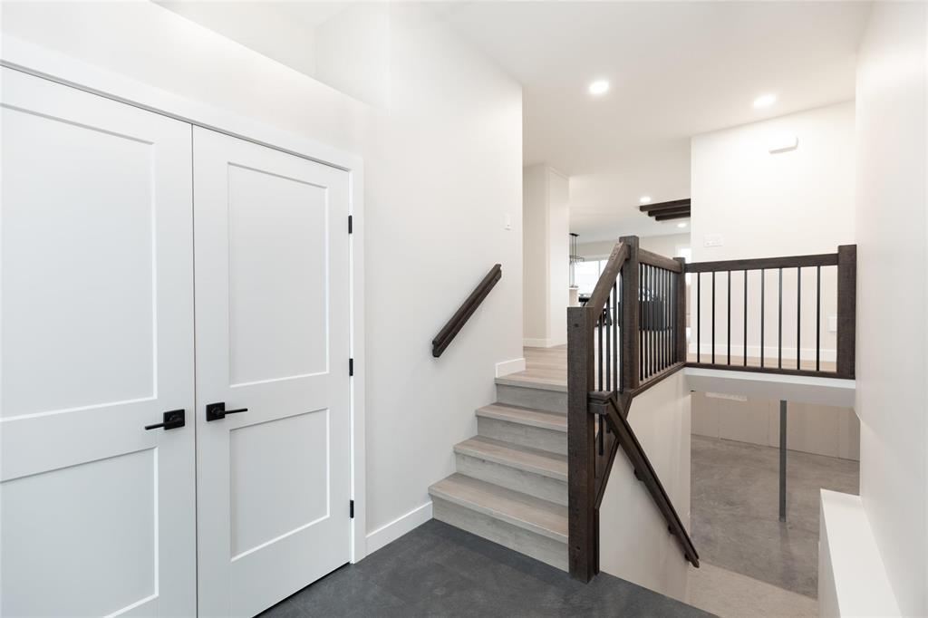 30 Caribou Bay, Steinbach, Manitoba  R5G 0Z3 - Photo 1 - 202600364