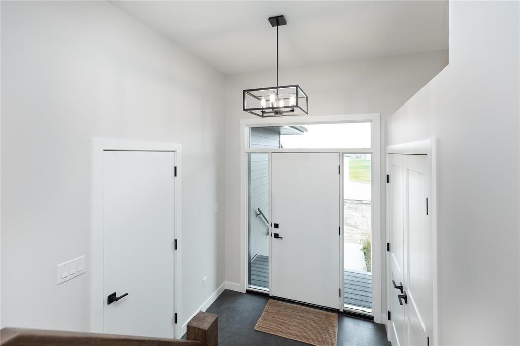 30 Caribou Bay, Steinbach, Manitoba  R5G 0Z3 - Photo 2 - 202600364