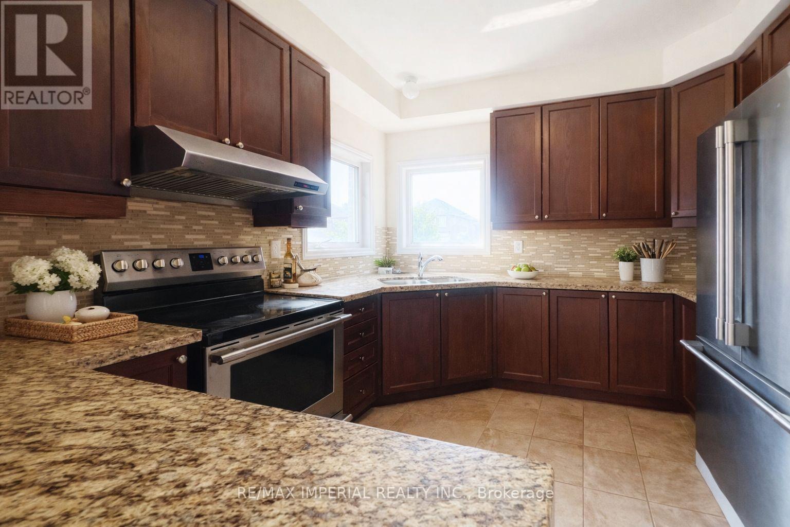 155 Art West Avenue, Newmarket, Ontario  L3X 0C1 - Photo 11 - N12675864