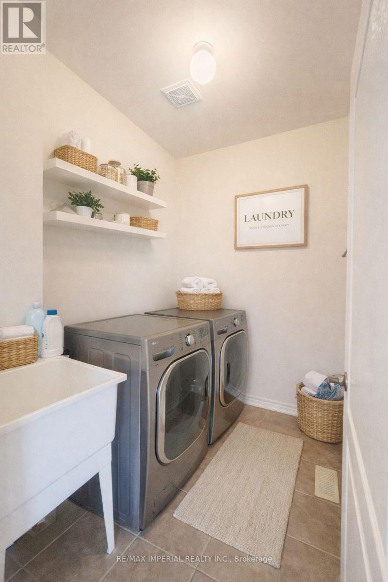 155 Art West Avenue, Newmarket, Ontario  L3X 0C1 - Photo 14 - N12675864