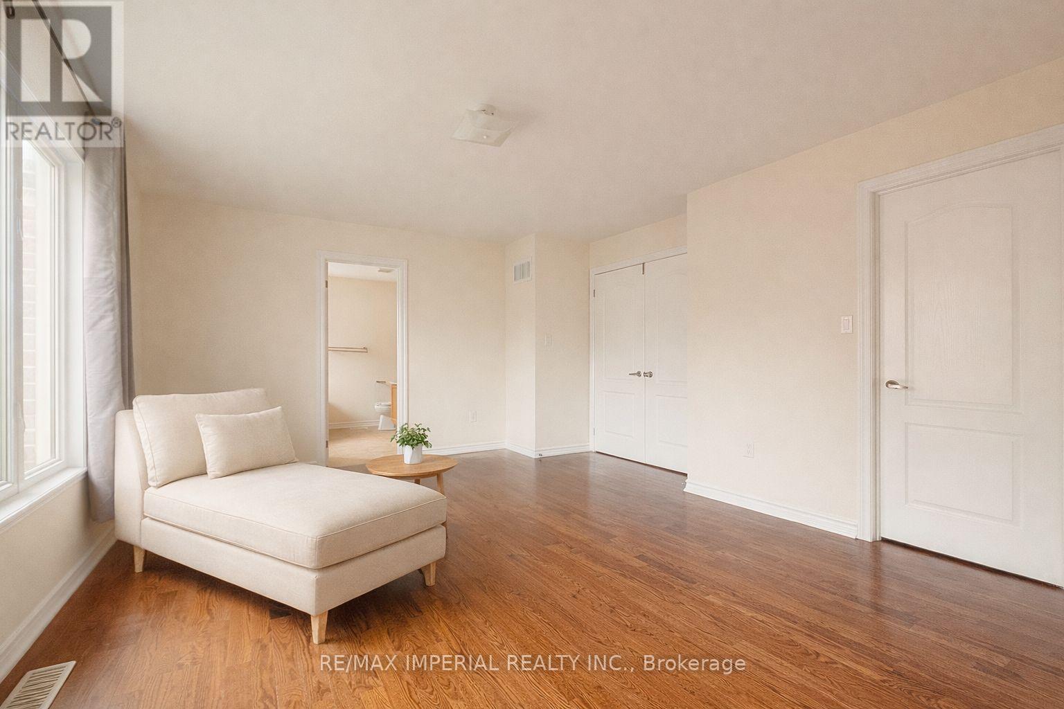 155 Art West Avenue, Newmarket, Ontario  L3X 0C1 - Photo 5 - N12675864