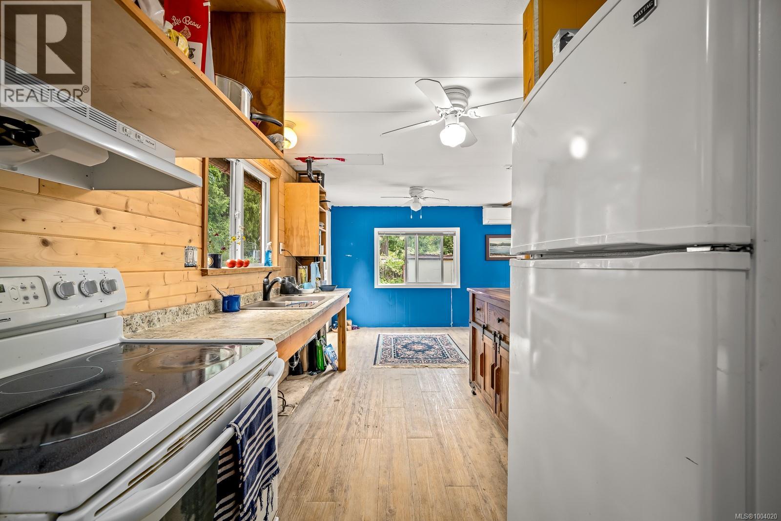 7865 Ships Point Rd, Fanny Bay, British Columbia V0R 1W0 - Photo 4 - 1004020