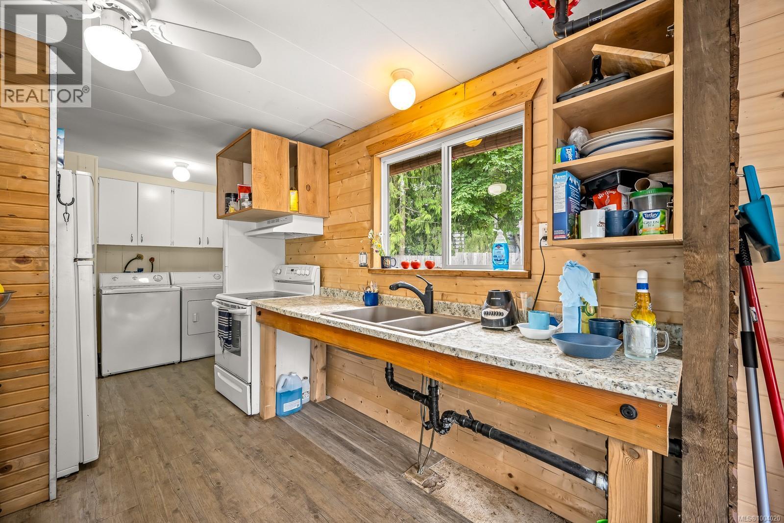 7865 Ships Point Rd, Fanny Bay, British Columbia V0R 1W0 - Photo 2 - 1004020