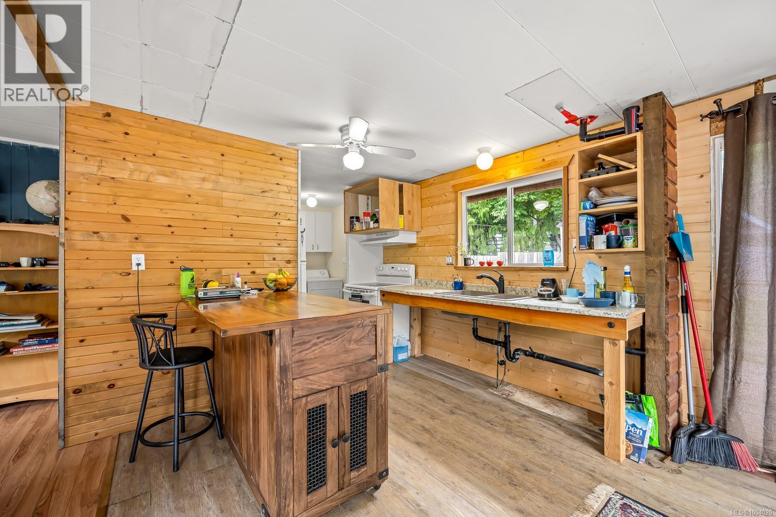 7865 Ships Point Rd, Fanny Bay, British Columbia V0R 1W0 - Photo 3 - 1004020