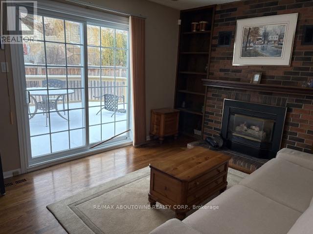 2179 Maplewood Drive, Burlington, Ontario  L7R 2C7 - Photo 10 - W12675828