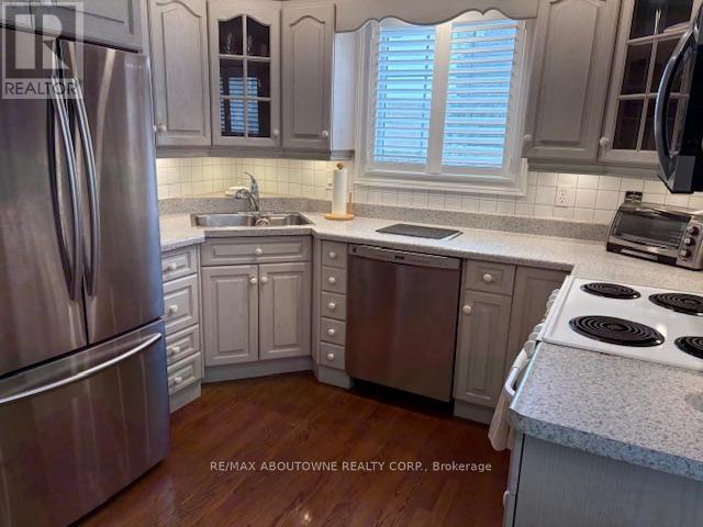 2179 Maplewood Drive, Burlington, Ontario  L7R 2C7 - Photo 12 - W12675828