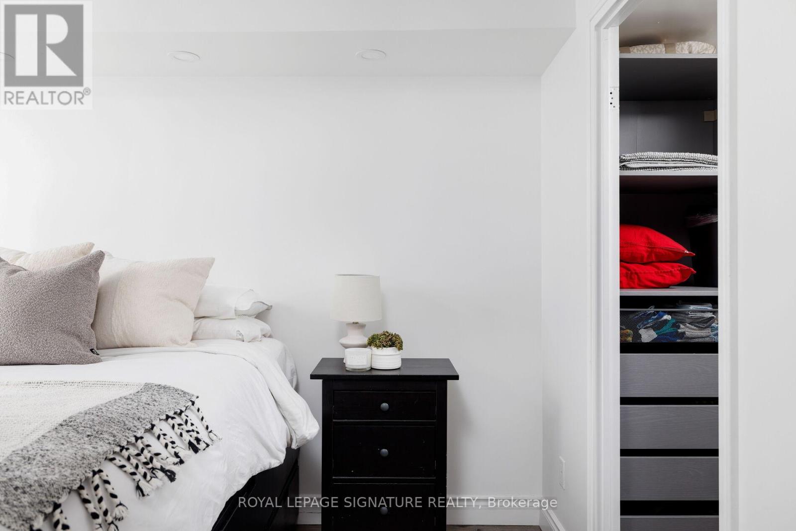 909 - 880 Dundas Street W, Mississauga, Ontario  L5C 4H3 - Photo 11 - W12675878