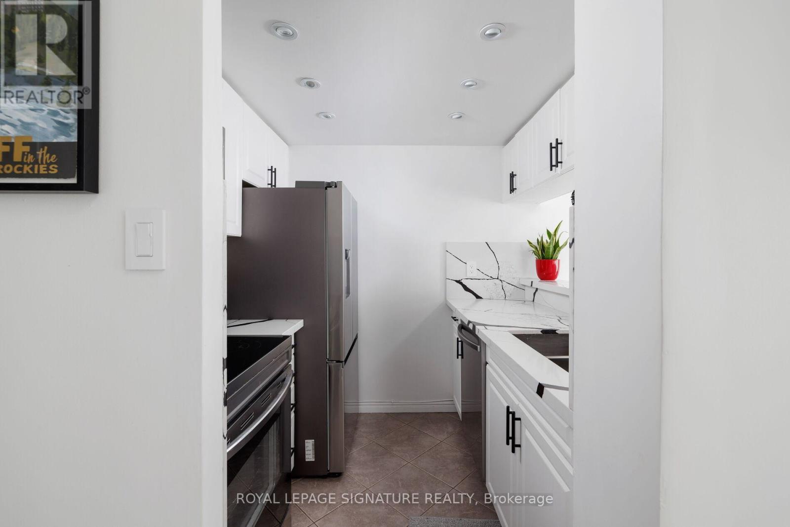 909 - 880 Dundas Street W, Mississauga, Ontario  L5C 4H3 - Photo 6 - W12675878