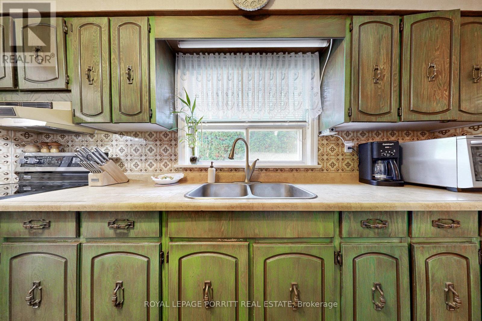 1 Aintree Court, Toronto, Ontario  M8W 2E1 - Photo 18 - W12675882