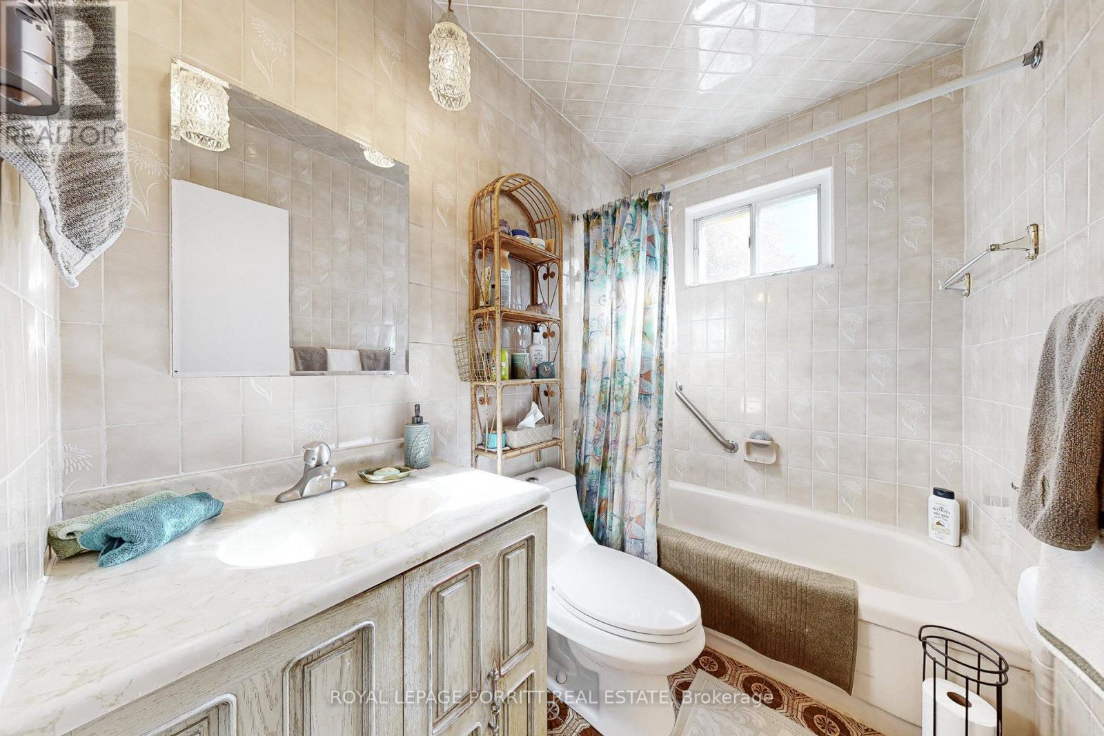 1 Aintree Court, Toronto, Ontario  M8W 2E1 - Photo 20 - W12675882