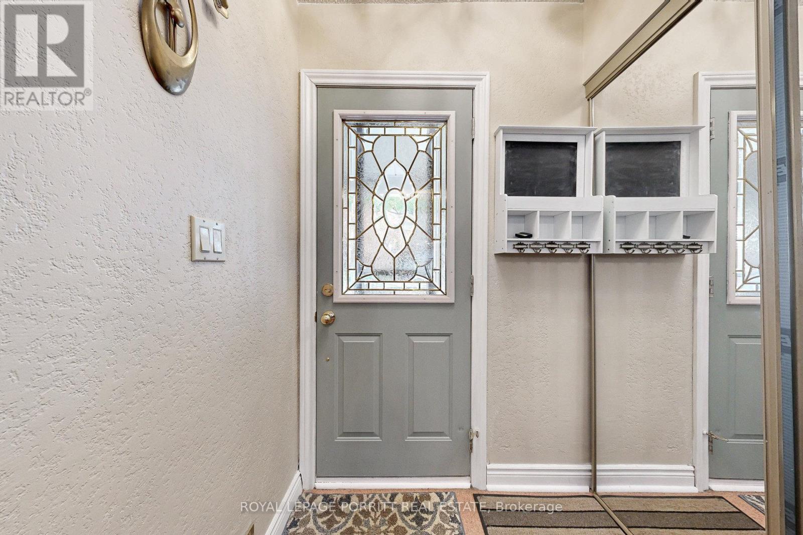 1 Aintree Court, Toronto, Ontario  M8W 2E1 - Photo 4 - W12675882