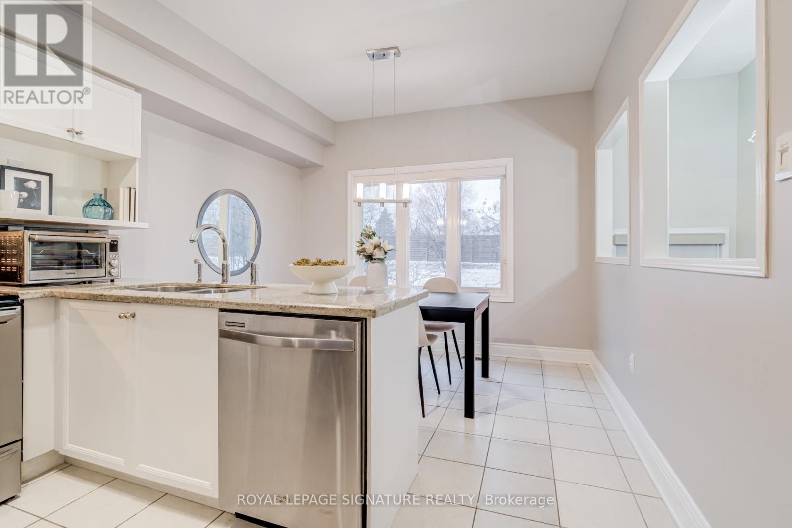 97 Harbourview Crescent, Toronto, Ontario  M8V 4B1 - Photo 3 - W12675886