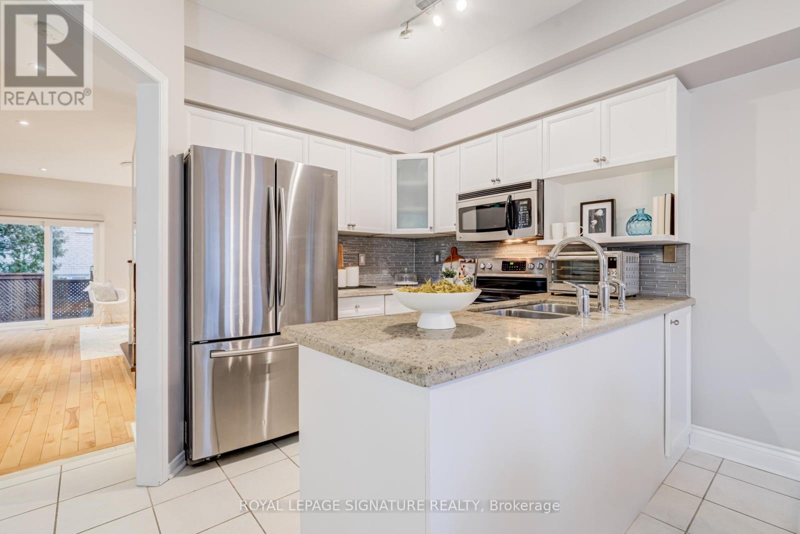 97 Harbourview Crescent, Toronto, Ontario  M8V 4B1 - Photo 5 - W12675886