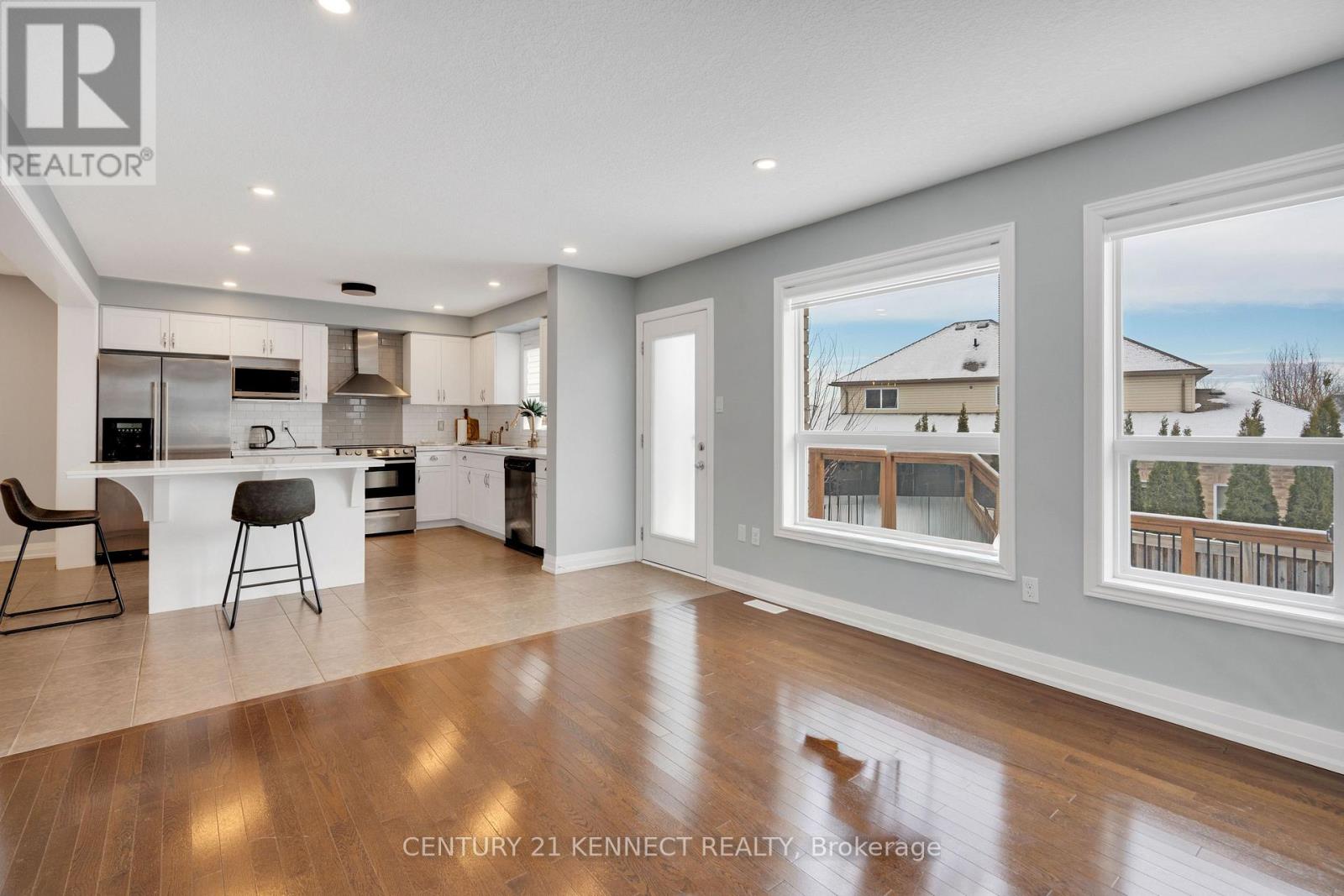 200 Courtney Crescent, Orangeville, Ontario  L9W 4S4 - Photo 5 - W12675914