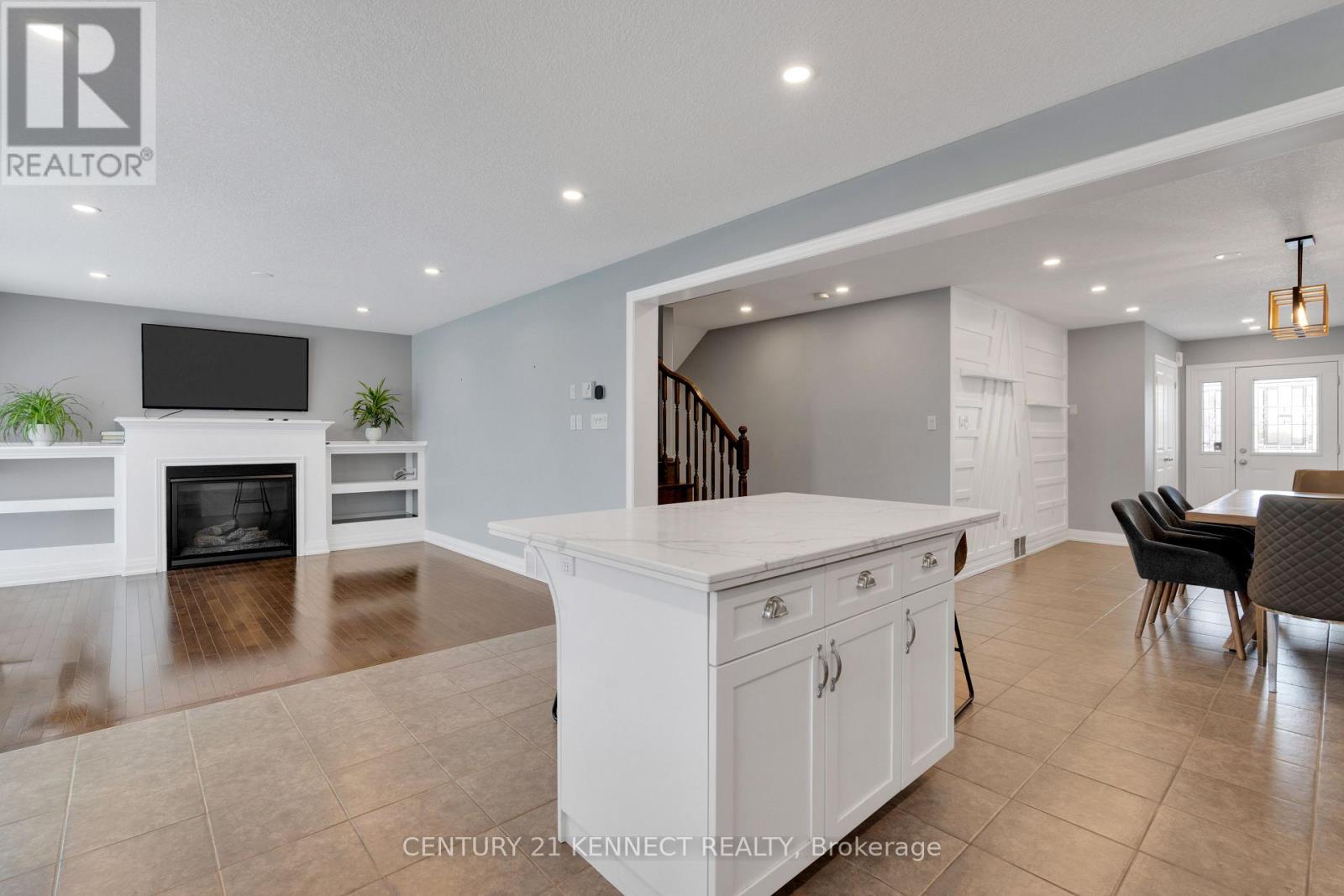 200 Courtney Crescent, Orangeville, Ontario  L9W 4S4 - Photo 8 - W12675914