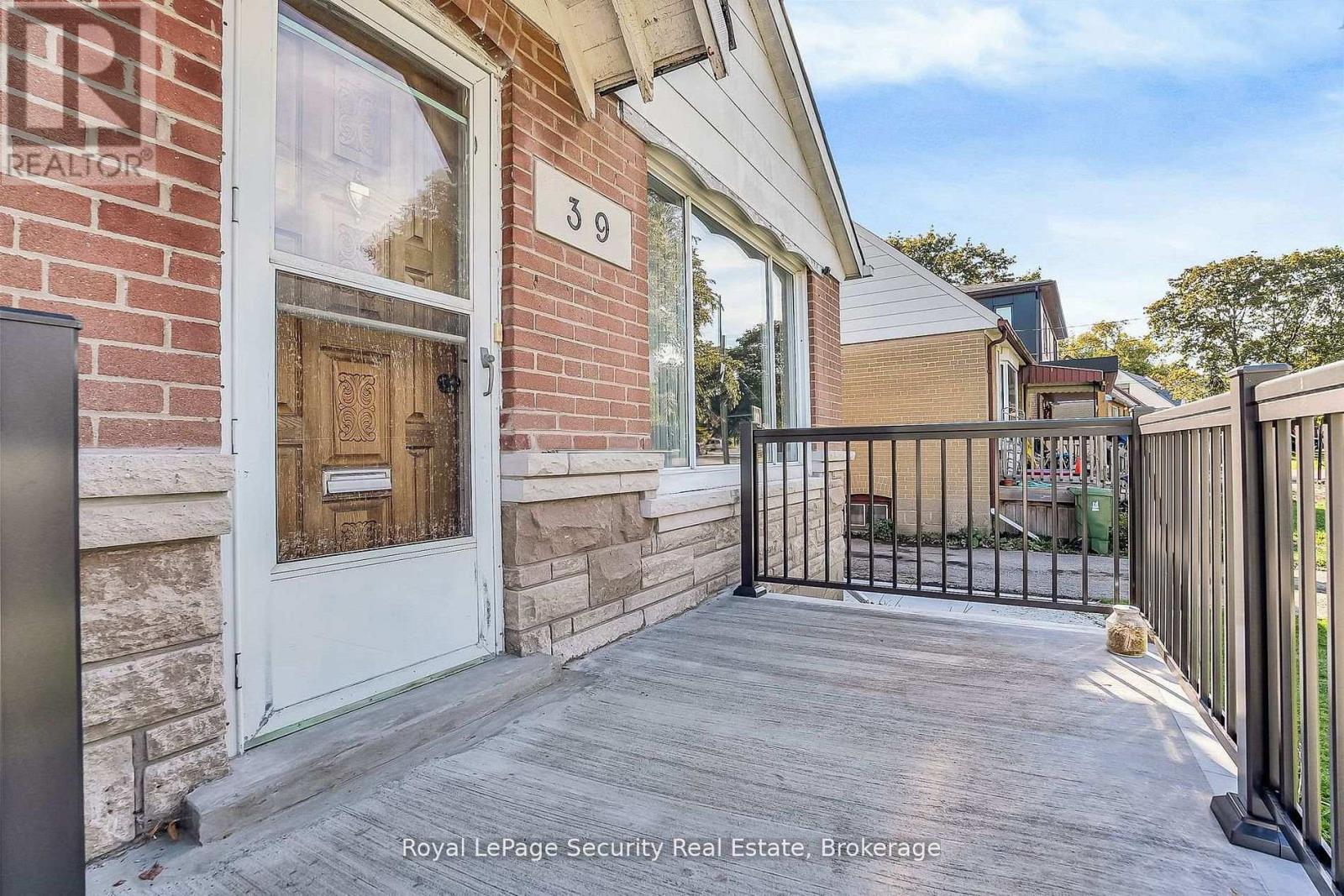 39 Boniface Avenue, Toronto, Ontario  M9W 1T5 - Photo 5 - W12675932