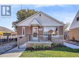 39 BONIFACE AVENUE, Toronto, Ontario