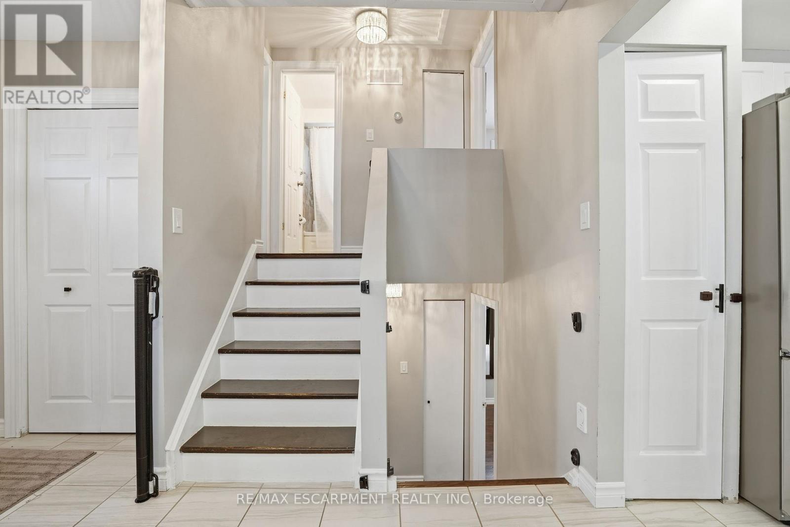 95 Chilton Drive, Hamilton, Ontario  L8J 1L8 - Photo 11 - X12675888