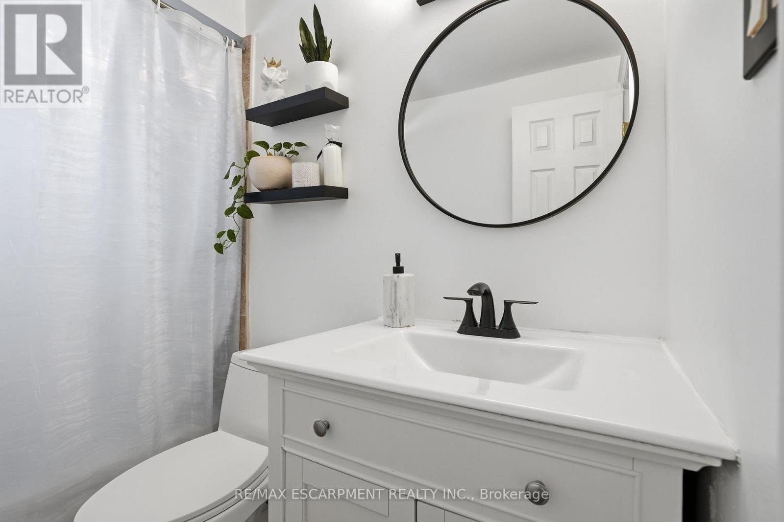 95 Chilton Drive, Hamilton, Ontario  L8J 1L8 - Photo 13 - X12675888