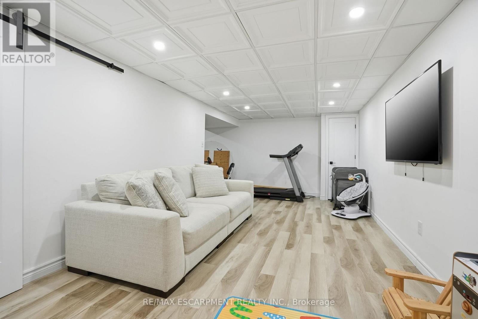 95 Chilton Drive, Hamilton, Ontario  L8J 1L8 - Photo 19 - X12675888