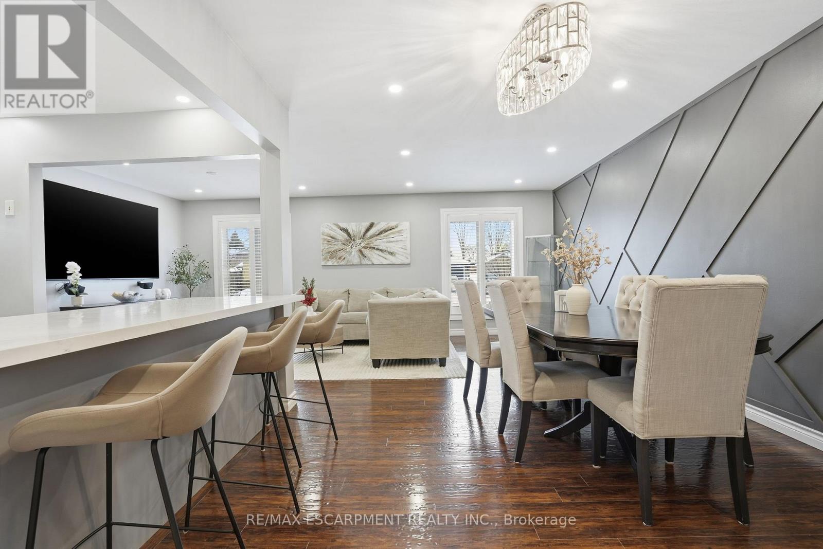 95 Chilton Drive, Hamilton, Ontario  L8J 1L8 - Photo 3 - X12675888