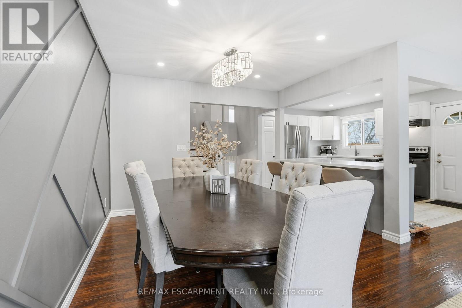 95 Chilton Drive, Hamilton, Ontario  L8J 1L8 - Photo 5 - X12675888