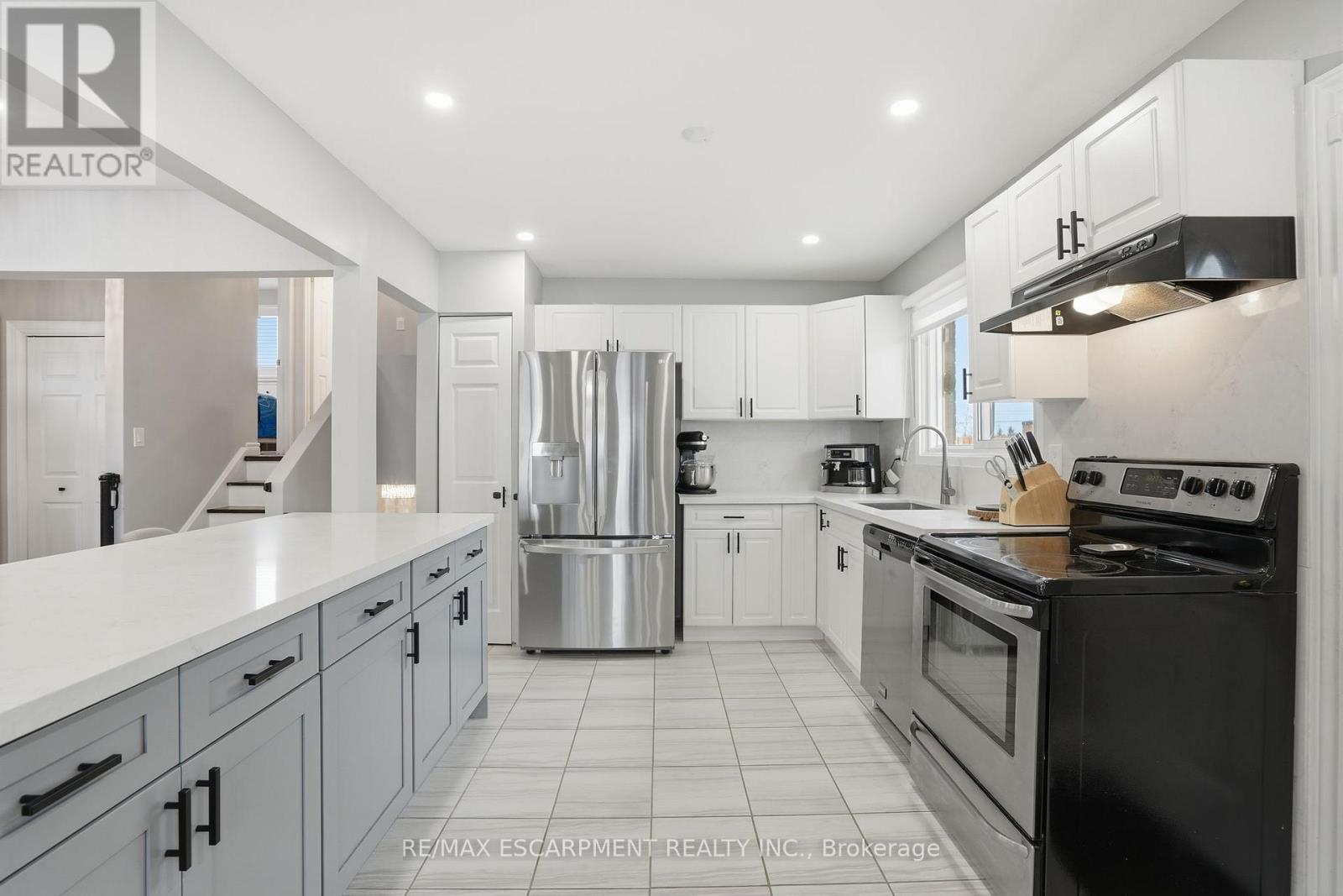 95 Chilton Drive, Hamilton, Ontario  L8J 1L8 - Photo 8 - X12675888