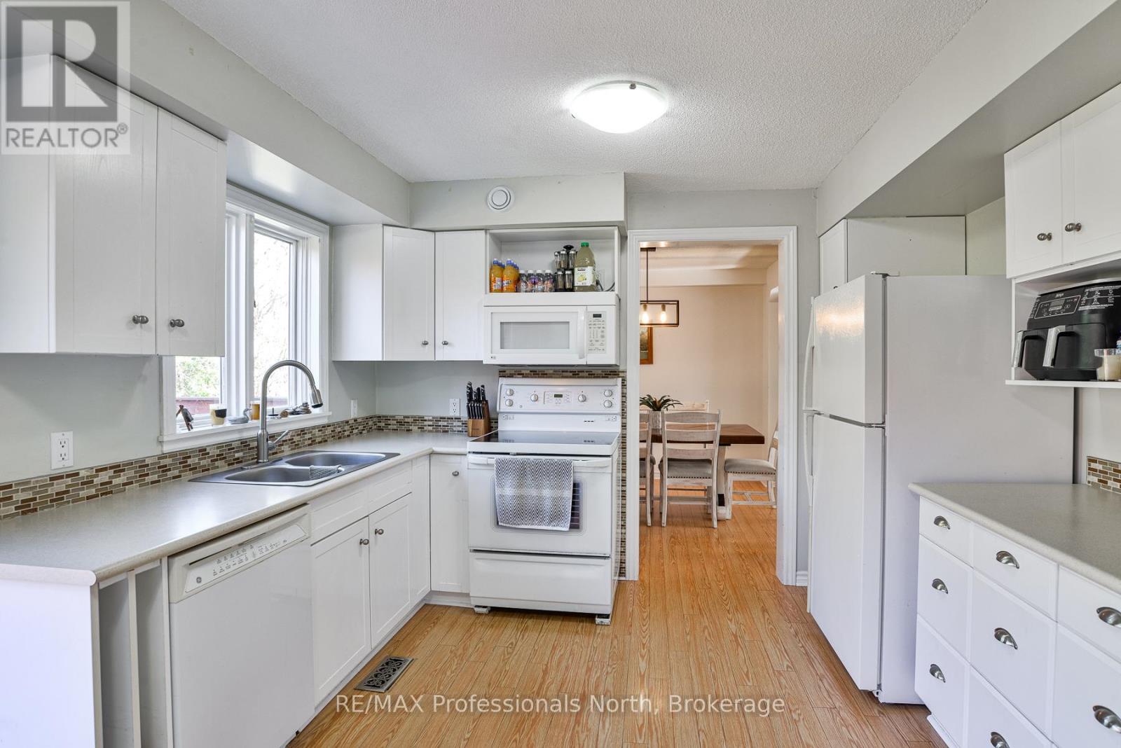 6 Lankin Avenue, Bracebridge, Ontario  P1L 1Y1 - Photo 3 - X12675956