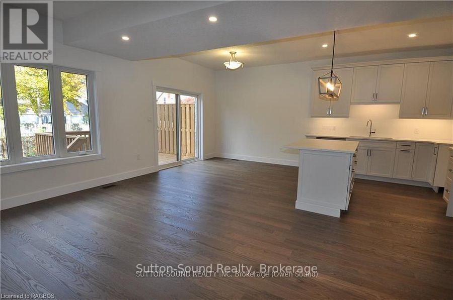 642 8th Street W, Owen Sound, Ontario  N4K 5N3 - Photo 2 - X12676008